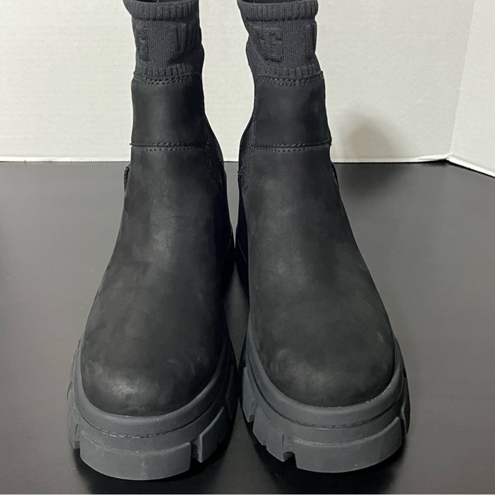 NWOT UGG women's brooklyn chelsea size 9